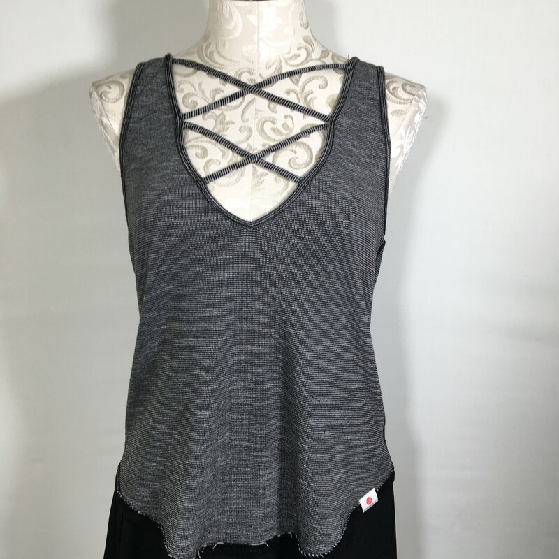 102-365 No Tag, Grey, Size: Small
criss cross black and grey striped tank top n/a  good