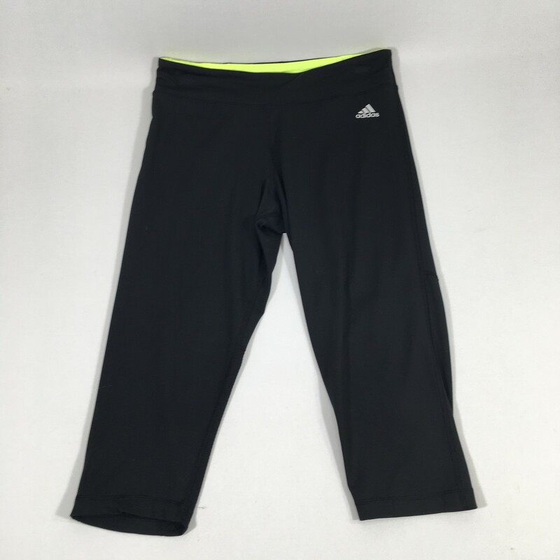 105-157 Adidas, Black, Size: Medium black capri leggings polyesther/elastane