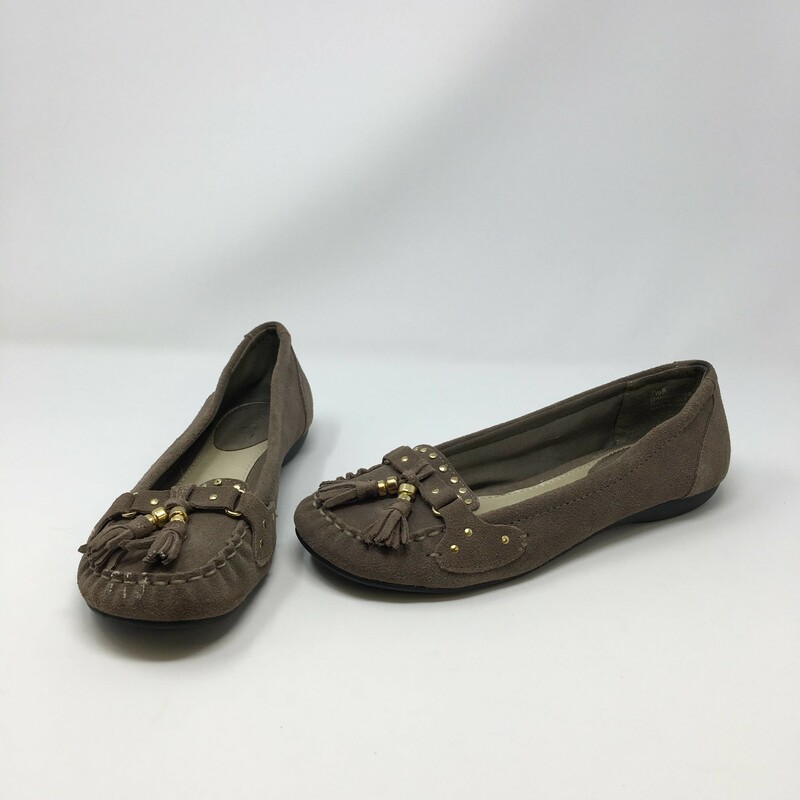 105-234 Bakers, Brown, Size: 7.5
brown moccasins w/tassles