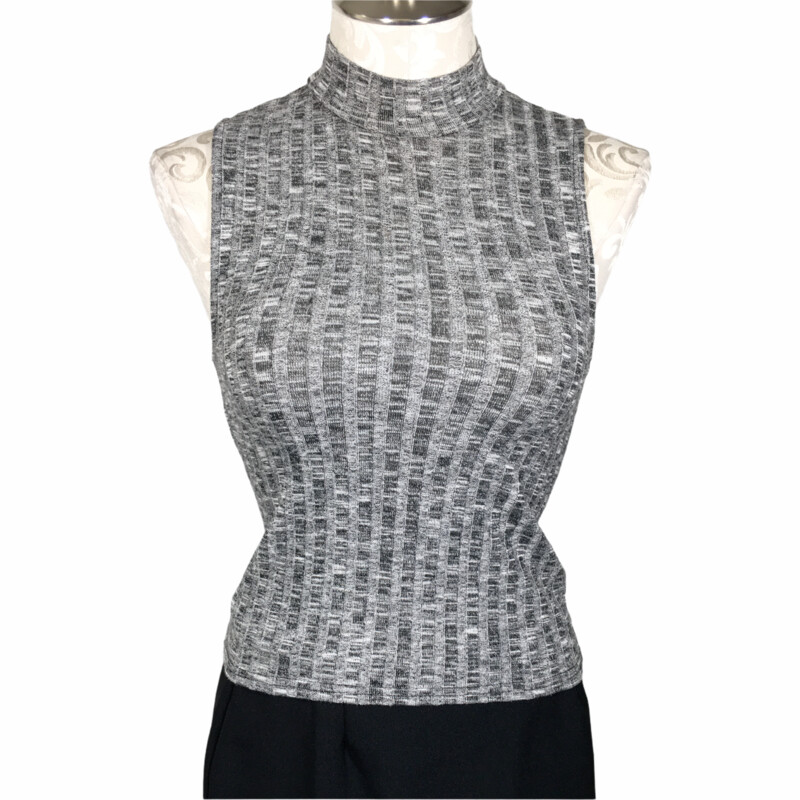 105-279 Aeropostale, Grey, Size: Small
grey light knit, sleeveless, turtleneck sweater 53% rayon 43% polyester4% spandex  good
2.9 oz