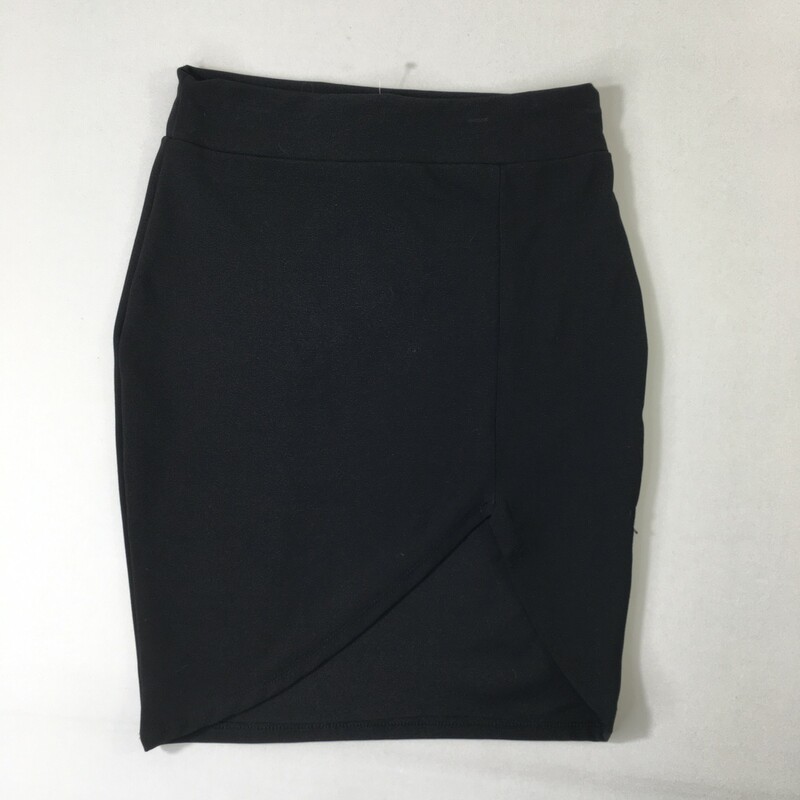 115-059 Charlotte Russe, Black, Size: M
black tight skirt with a slit in front 95% polyester 5% spandex  good