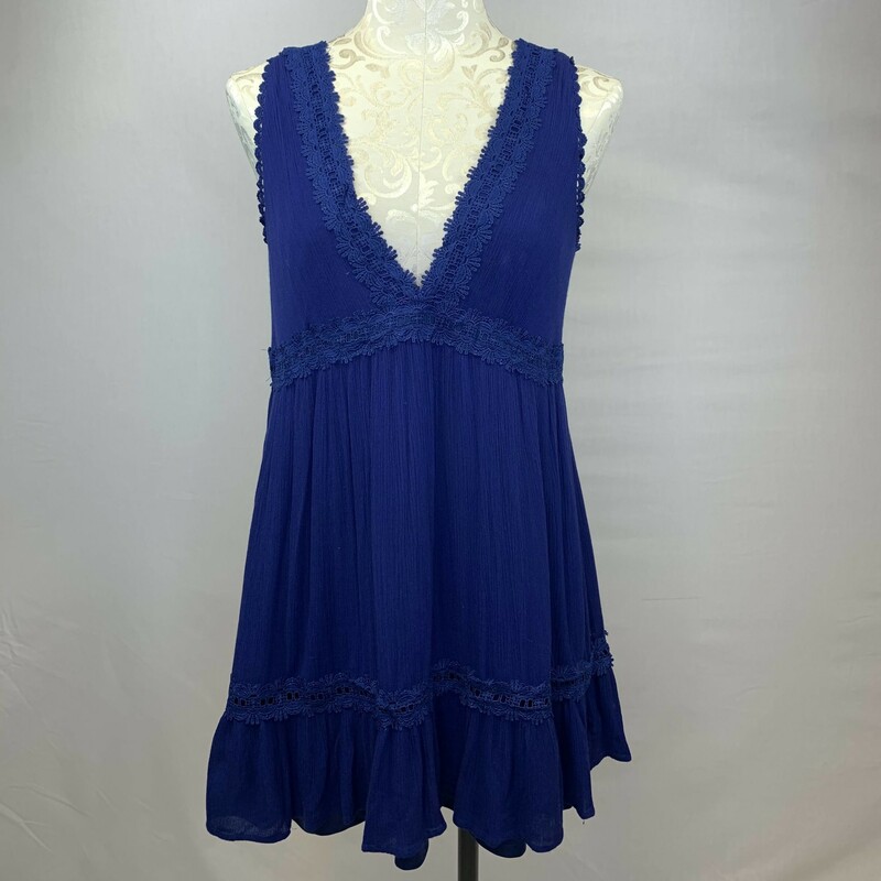 115-073 Dina Be, Blue, Size: Medium blue dress with ruffles and flower lace around it 100% rayon  good condition