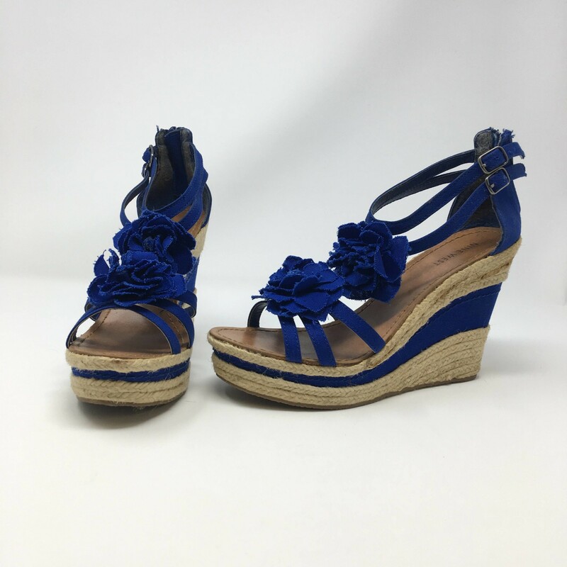 120-061 Nine West, Blue, Size: 7
wedge heels w/ blue flowers x