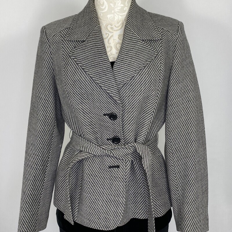 120-480 Talbots, Black An, Size: 12
black and white striped blazer with ties around the waist 100% wool  good