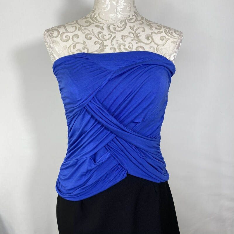 125-070 Solemic, Blue, Size: Medium
strapless blue twisted top no tag  good
