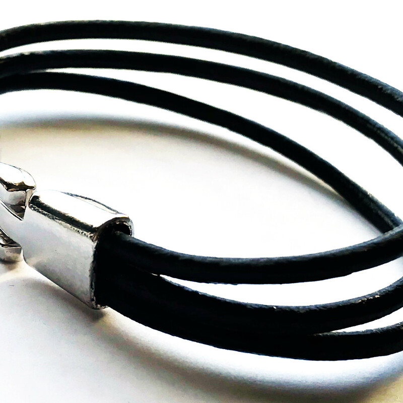 Lucho Br0013-bl 8, Black, Size: Bracelet
2mm Original Black Round Leather-Silver Plated Accessories