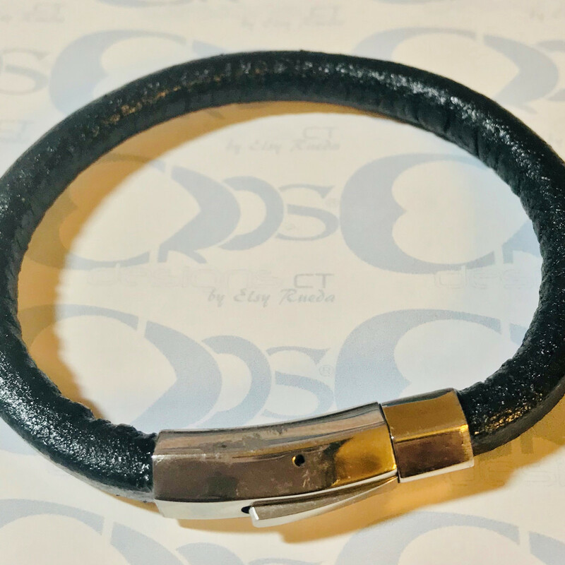 Mikey Br0018-bl 8, Black, Size: Bracelet
6mm Original Black Round Leather-Sterling Silver Clasp
