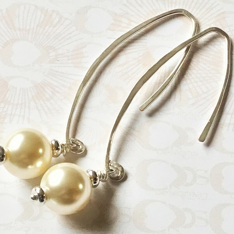 Ess-010Pearl fish hook White, Size: Earrings
10mm Swarovski Pearls-Silver Plated Fishhook Earwire-Silver Plated Accessories
