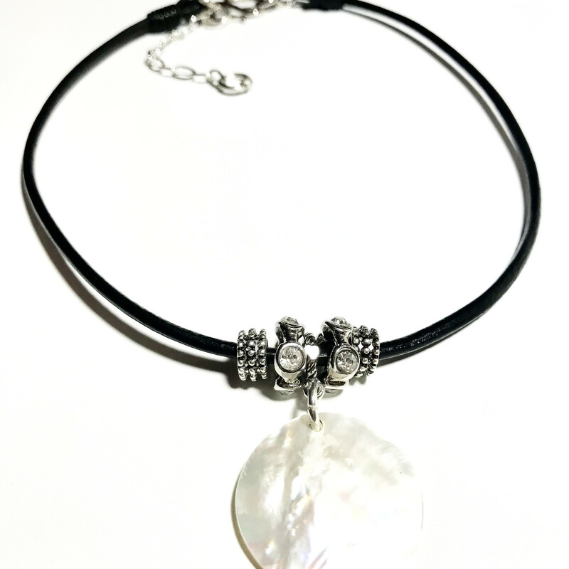 Eros-s Ne0001-bl 14, Black, Size: Necklace
3mm Original Round Leather-Authentic Seashell-Silver Plated Accessories
