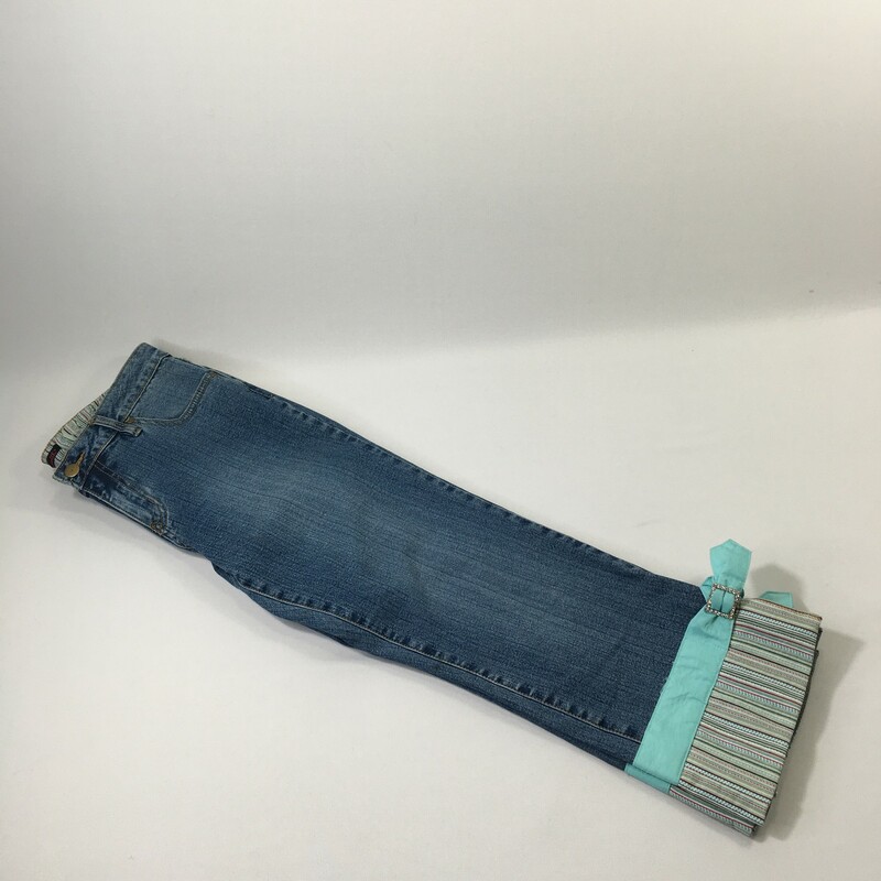 100-0093 Willi Smith, Capri jeans, Size: 8 with fabric detail on waist and bows with jeweled piece at ankle 98% cotton 2% spandex  Good Condition