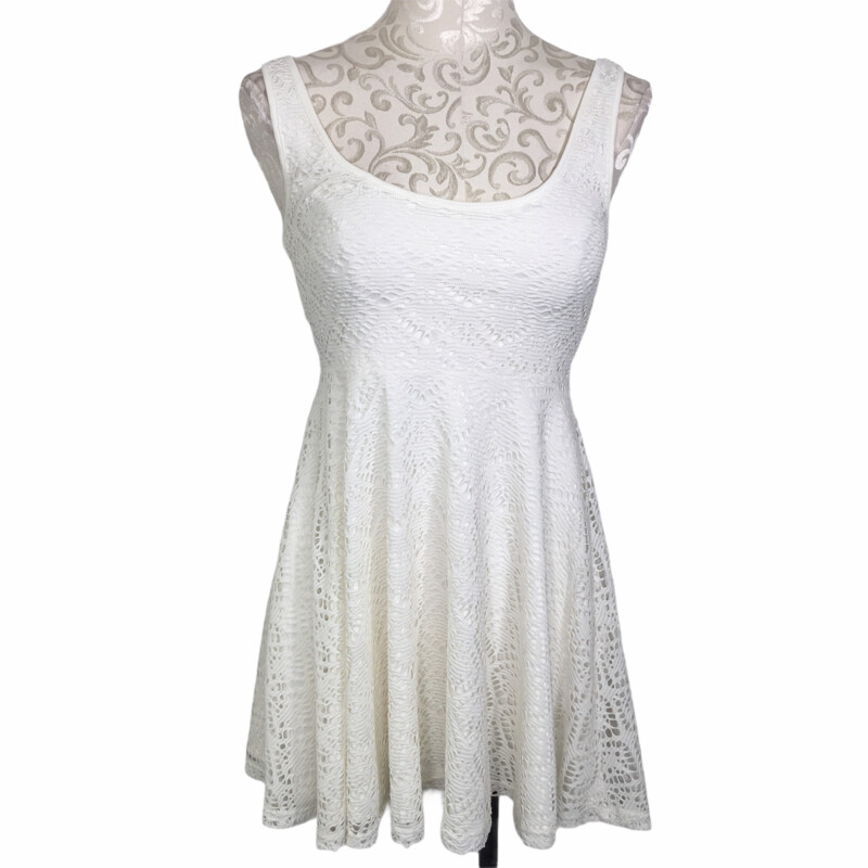 105-135 Aeropostale Lace, White, Size: Small