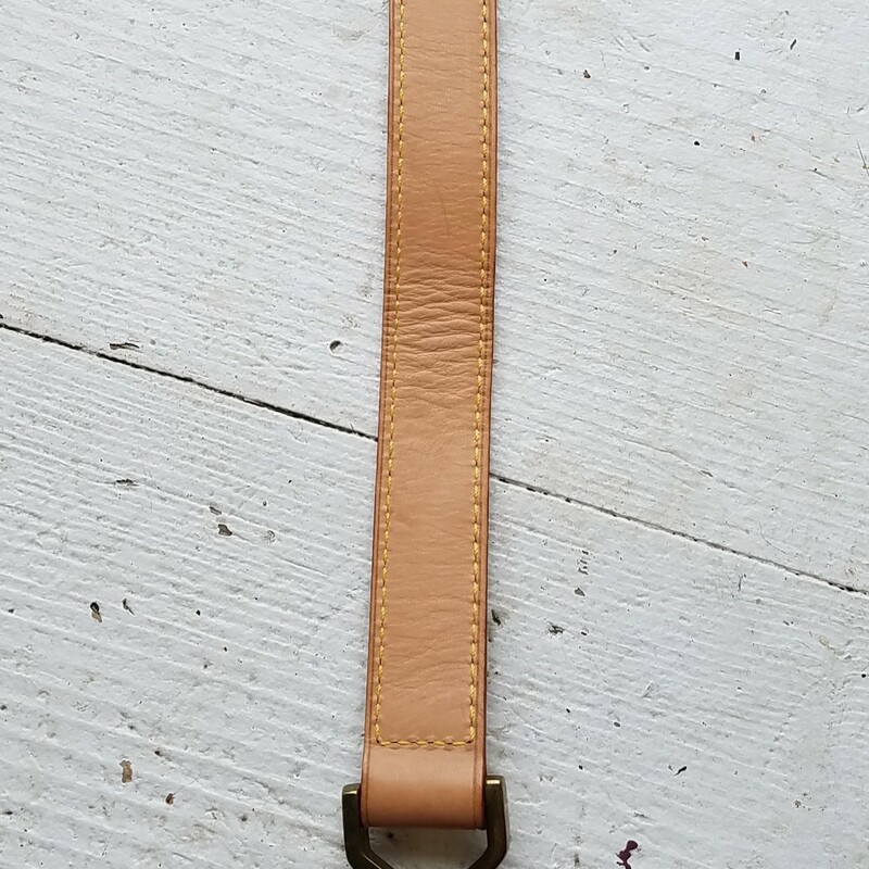 VINTAGE LUGGAGE TAG AND LUGGAGE BELT
TAG IS Size: 2in X 3.5in
BELT IS 1in WIDE
LEATHER IS 8.5in
BUCKLE, CLASP AND STRAP
11in
LUGGAGE BELT IS USEFUL FOR CONNECTING LUGGAGE TOGETHER
OR A GREAT HEAVY DUTIE FOB