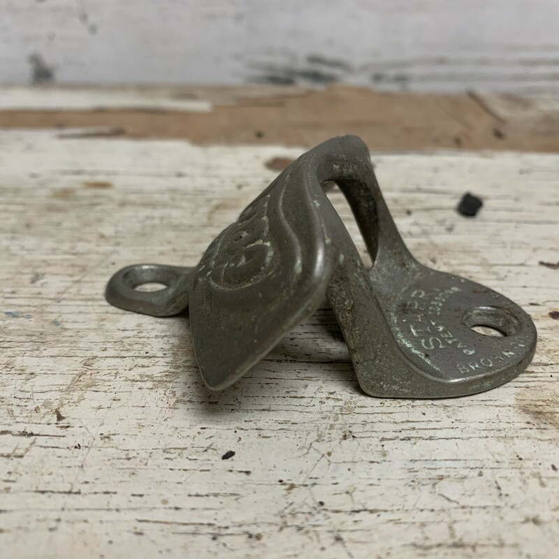 In a good vintage condition. Made in U. S. A.<br />
Perfect addition to your farmhouse, cottage, country style home!<br />
Please make sure to look at all the pictures for a closer visual.<br />
Measures approx. 4'' x 3'' x 1''<br />
Thank you.