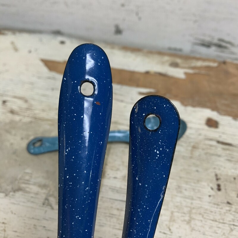 Overall in a fabulous vintage condition. Have some visible wear/scratches. Please make sure to look at all the pictures for a closer visual, blue and light blue teaspoons measures approx. 6'' long and tablespoon measures 8'' long.<br />
Thank you.