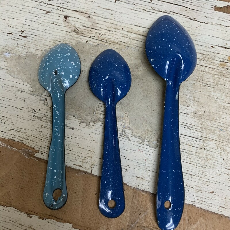 Overall in a fabulous vintage condition. Have some visible wear/scratches. Please make sure to look at all the pictures for a closer visual, blue and light blue teaspoons measures approx. 6'' long and tablespoon measures 8'' long.<br />
Thank you.