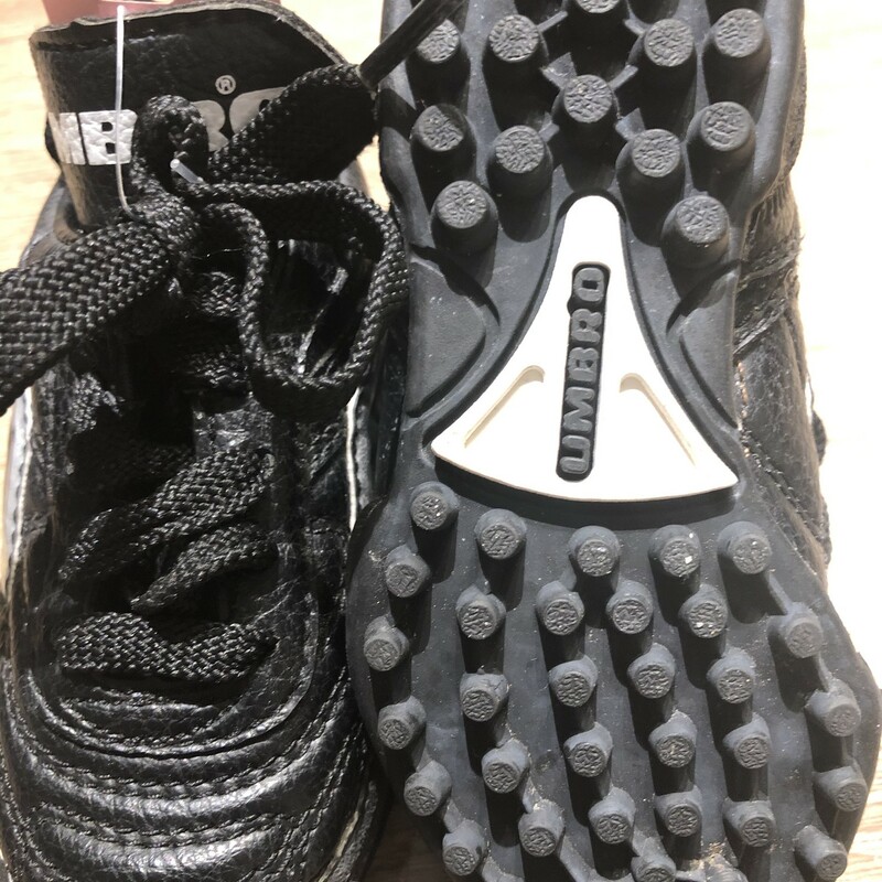 Umbro Baseball Shoes, Black, Size: 6Toddler