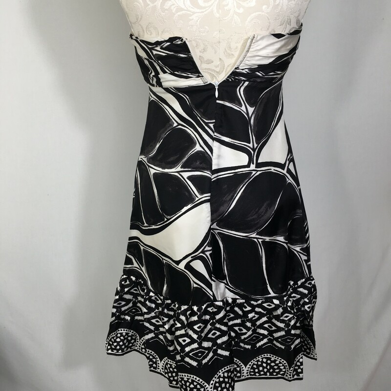 White House Black Market, Black, Size: 0 strapless patterned dress with ring in middle