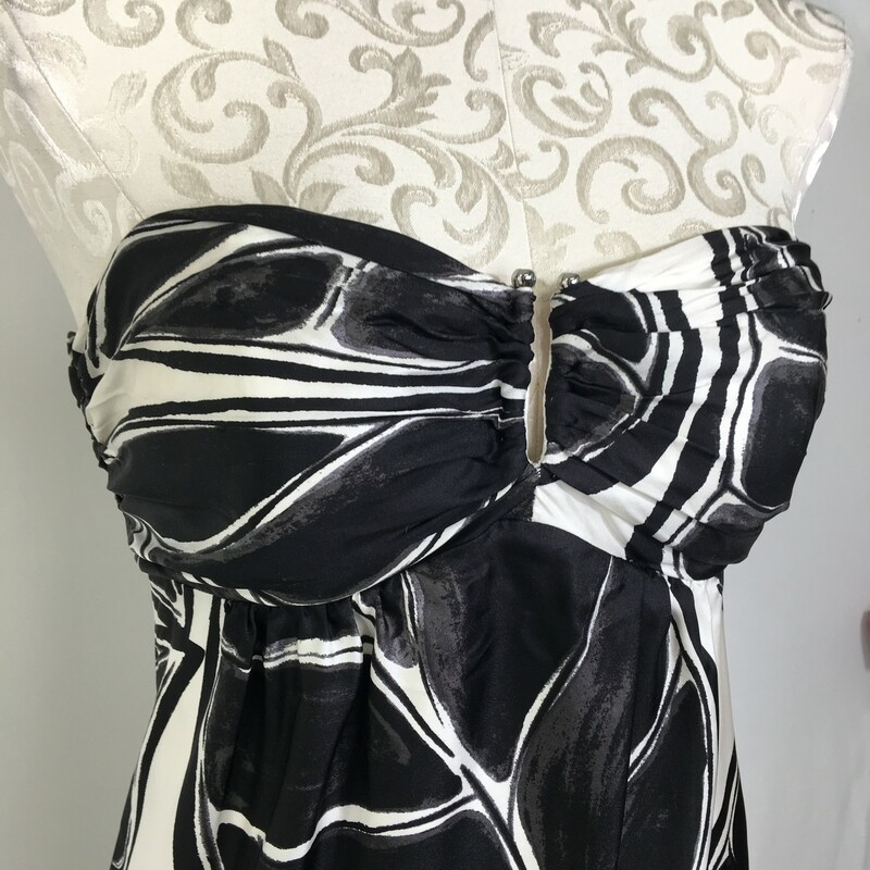 White House Black Market, Black, Size: 0 strapless patterned dress with ring in middle