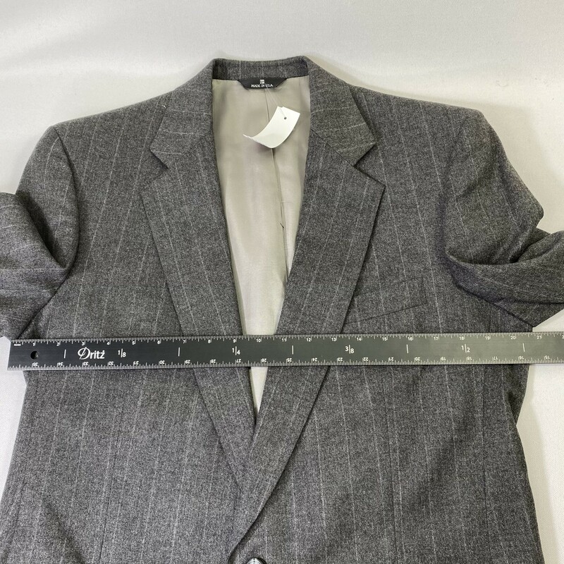 Barneys New York, Gray, Size: Large 41LG 34LG light striped jacket and pants suit 90% wool 10% cashmere
