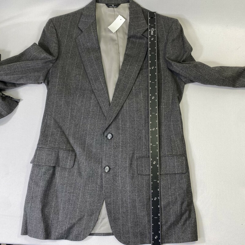 Barneys New York, Gray, Size: Large 41LG 34LG light striped jacket and pants suit 90% wool 10% cashmere