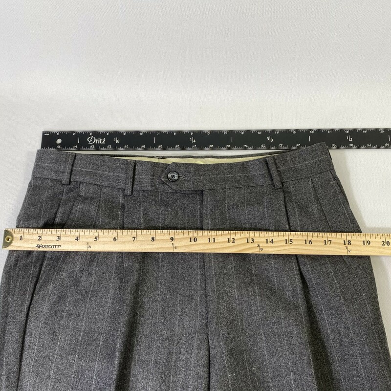 Barneys New York, Gray, Size: Large 41LG 34LG light striped jacket and pants suit 90% wool 10% cashmere