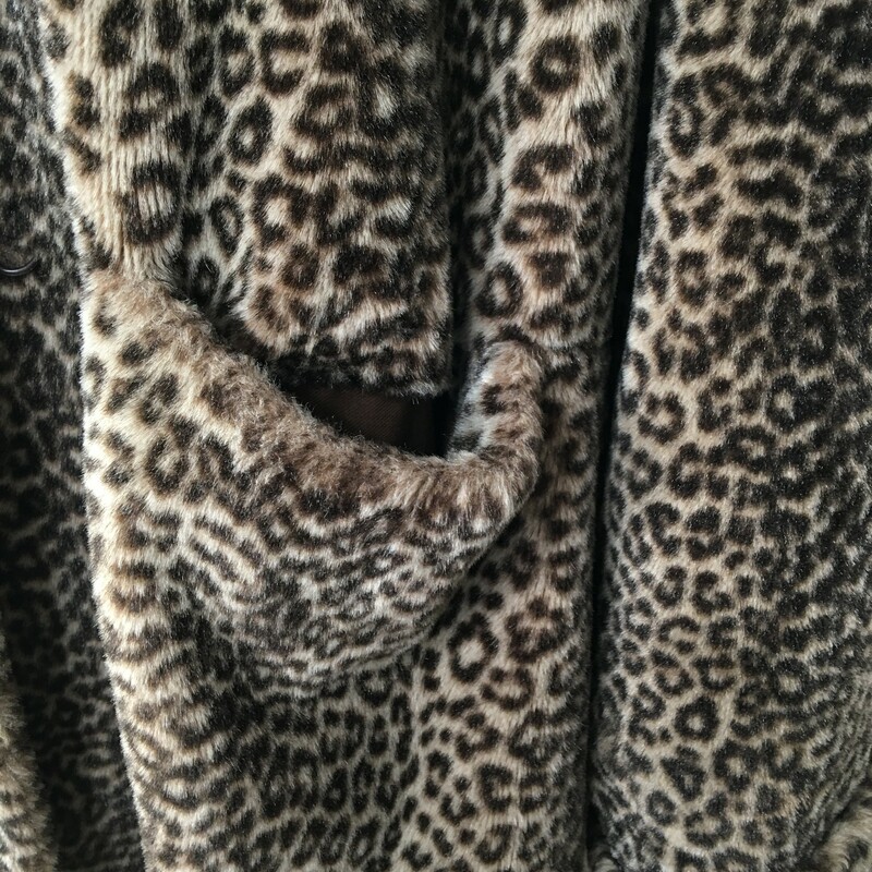 100-0478 Tyber By St. Joh, Brown, Size: Small<br />
knee lenght leopard print faux fur<br />
acrylic/cotton/polyesther<br />
Good Condition