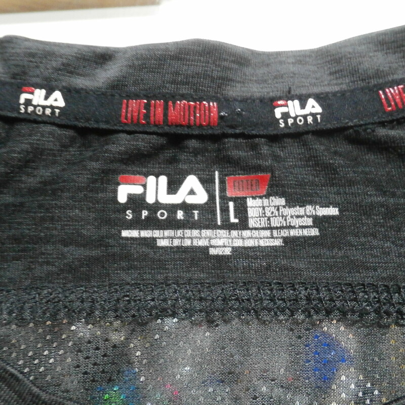 FILA Fitted Men's Sleeveless Shirt Size Large Black Polyester Blend #25891
Rating: (see below) 2 - Great Condition
Team: N/A
Player: N/A
Brand: Under armour
Size: Large - Men's(Measured Flat: Across chest 19\", length 25\")
Measured flat: armpit to armpit; top of shoulder to the hem
Color: Black
Style: Sleeveless Shirt; screen pressed; Fitted
Material: BODY: 92% Polyester 8% Spandex; Insert: 100% Polyester
Condition: 2 - Great Condition - wrinkled; material looks and feels great; clean and crisp; normal signs of use; no stains rips or holes
Item #: 25891
Shipping: FREE
