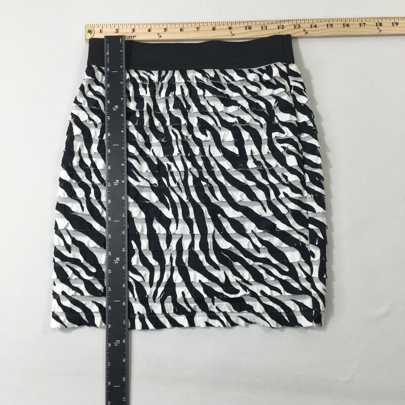 125-121 L8ter, Black An, Size: Small zebra print ruffle skirt 99% polyester 1% spandex  good