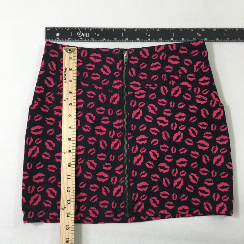 125-004 H&M, Black, Size: Small black zip up skirt with pink lips all over 97% cotton 3% elastane  good