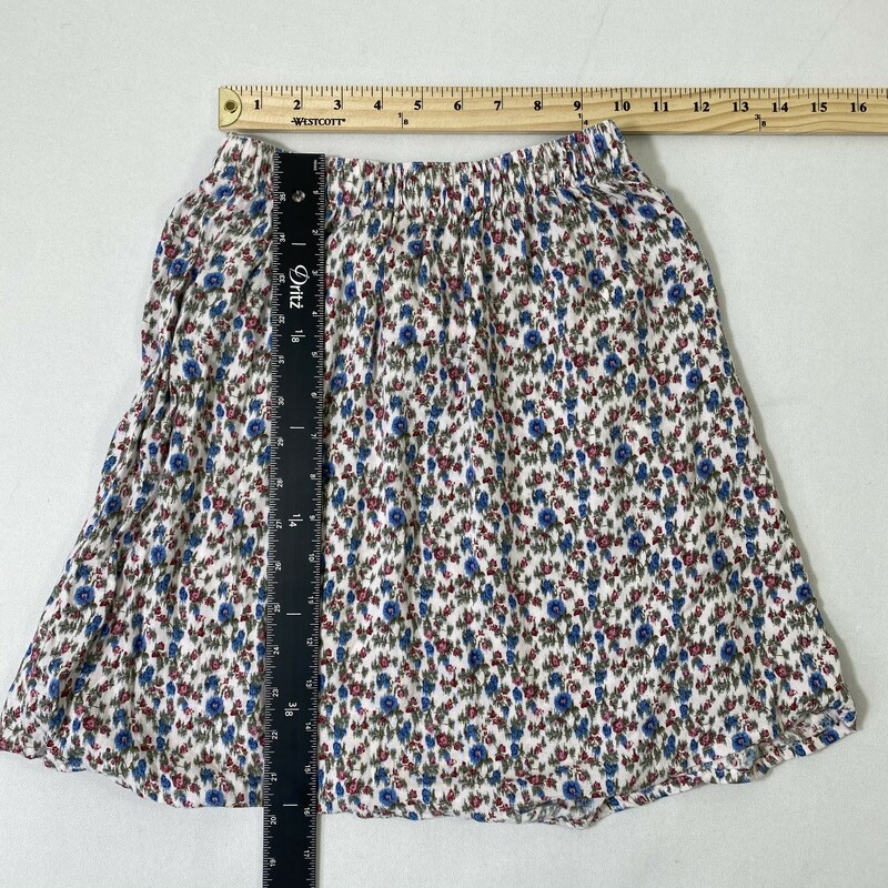 102-235 Abercombie, Floral, Size: XS short floral skirt w/ elastic waist 100% Viscose