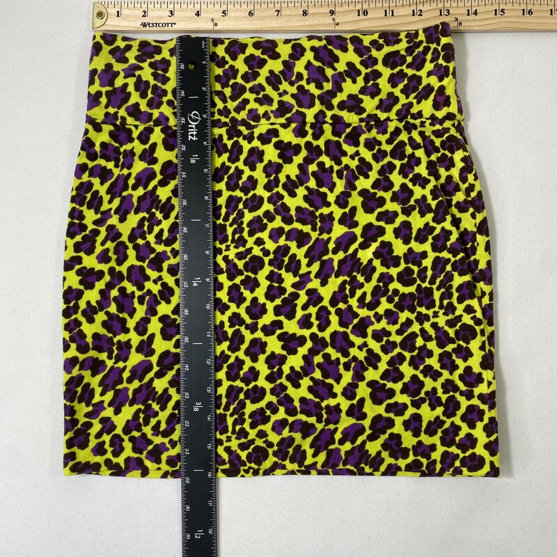 125-014 Delias, Green, Size: Medium green purple and brown cheetah print skirt 95% cotton 5% spandex  good