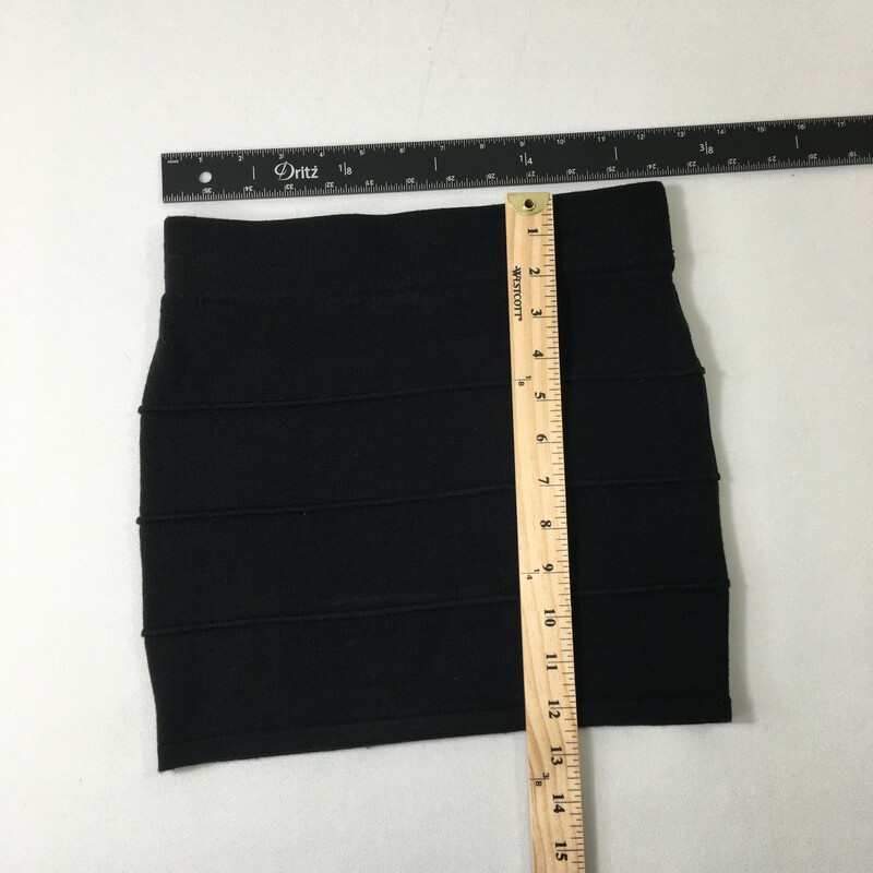 103-146 Zenana, Black, Size: Small Short Black Skirt x  Good