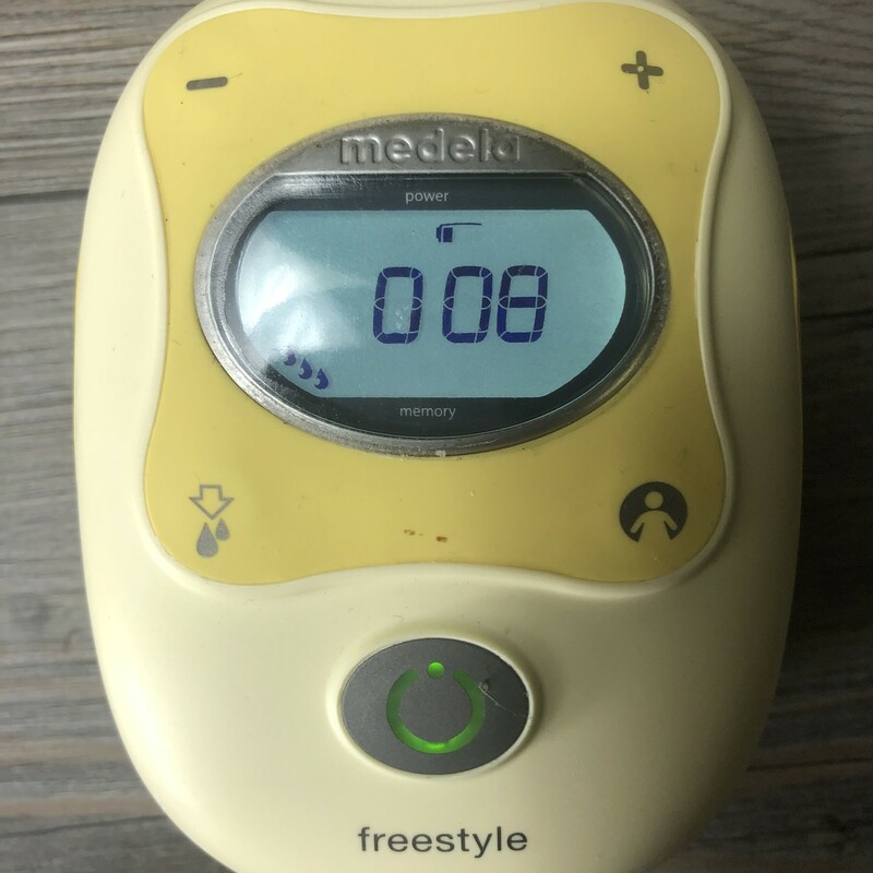 Medela Freestyle Electric, Yellow, Size: Double
Includes Travel Bag
