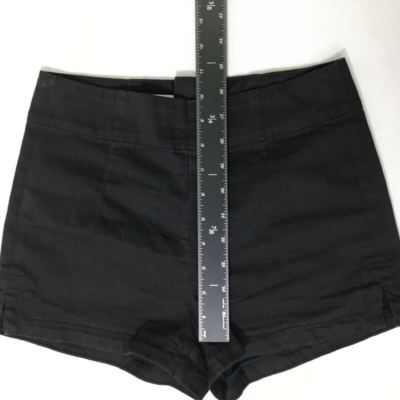 103-151 Bullhead Denim Co, Black, Size: 3 Black Shorts 77% cotton 13% rayon 9% polyester 1% spandex  Good