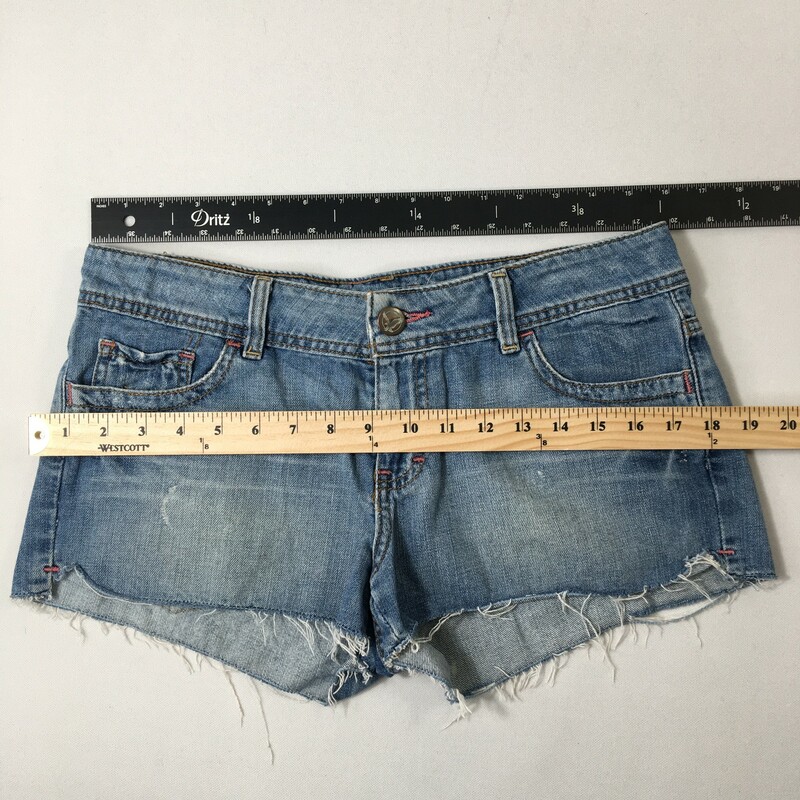 100-172 American Eagle, Blue, Size: 8 100% cotton frayed jean shorts with gem logo on pockets