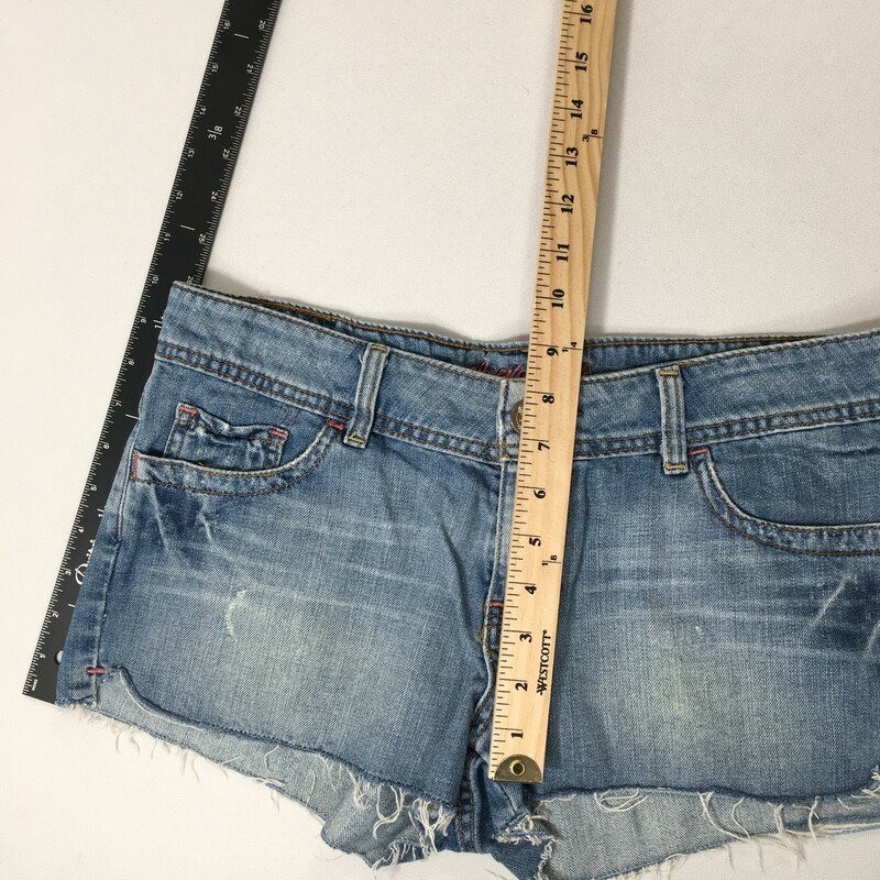 100-172 American Eagle, Blue, Size: 8 100% cotton frayed jean shorts with gem logo on pockets