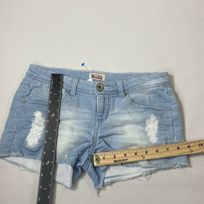 105-126 Mudd, Blue, Size: 5<br />
stretchy mid rise shorts with distressed sides 85% cotton 14% polyester 1% spandex