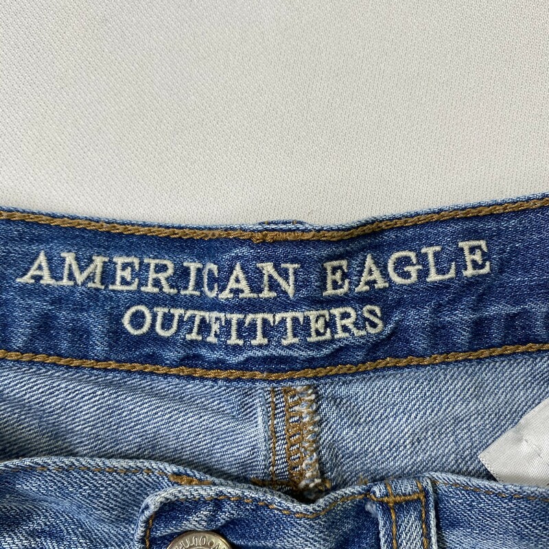 105-163 American Eagle, Blue Den, Size: 4<br />
denim button fly shorts 100% cotton