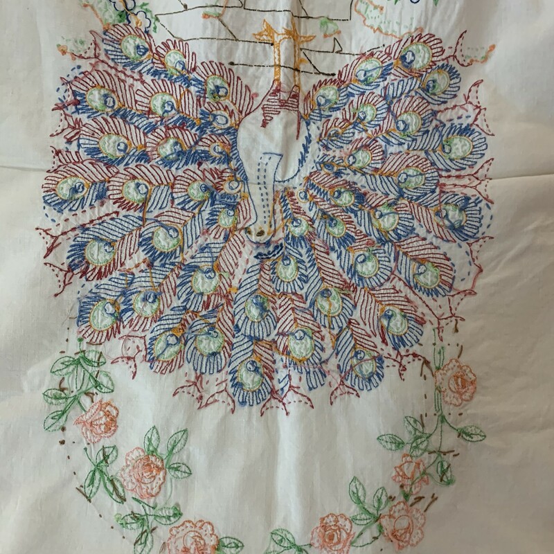 Beautiful embroidered peacock. Sheet have some stains and some holes, please make sure to look at all the pictures for a closer visual.<br />
Perfect decor or diy projects<br />
Measures approx. 84'' x 76''. Peacock measures approx. 17'' x 13''<br />
Thank you.