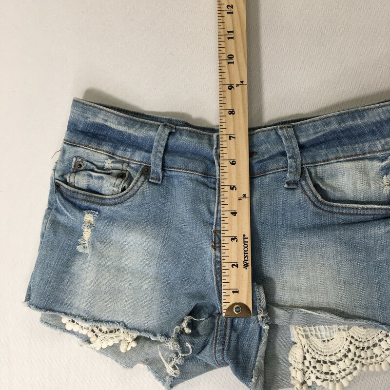 103-149 Xxl Denim, Blue, Size: 25 Denim Shorts With Lace Details 99% cotton 1% spandex  Good