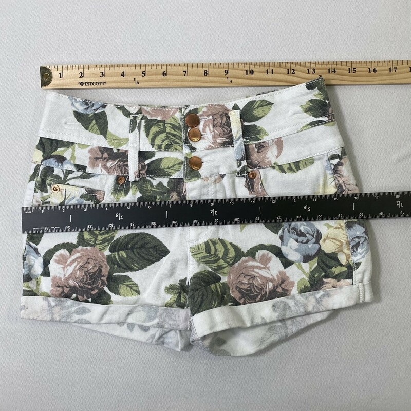 125-009 Tinseltown, White, Size: 2 white shorts with floral pattern and 3 buttons in the front 69% cotton 30% polyester 1% spandex  good
