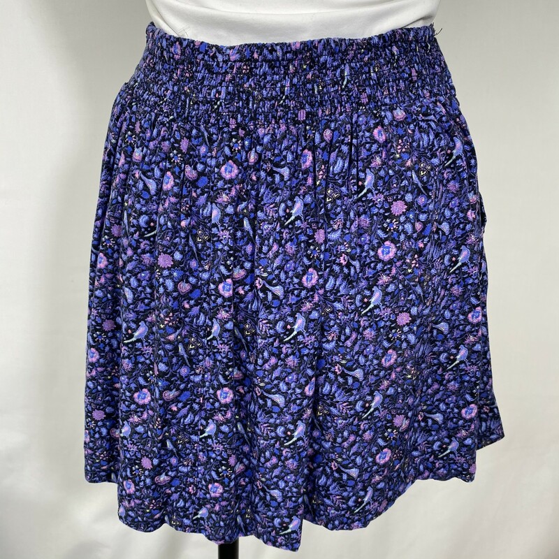 100-741 American Eagle, Purple, Size: Medium Purple floral short skirt 100% Viscose