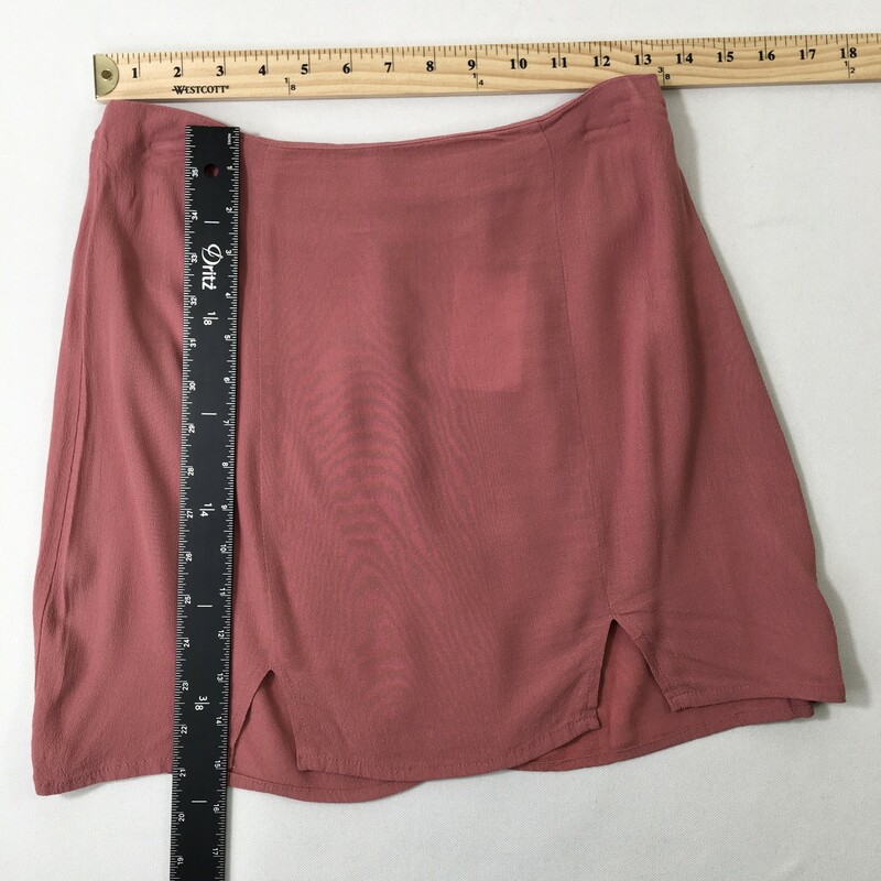 100-739 Forever 21, Rose, Size: Small Rose colored skirt 100% Rayon