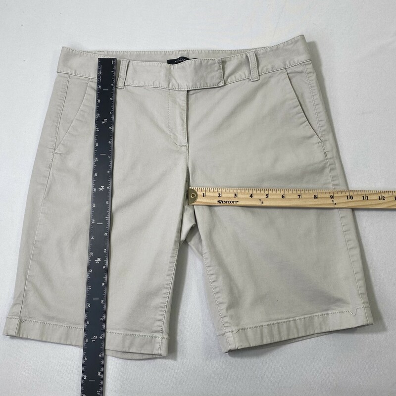 100-780 Ann Taylor, Khaki, Size: 8 Womens ann taylor shorts 69% cotton 27% lyocell 4% spandex  Good