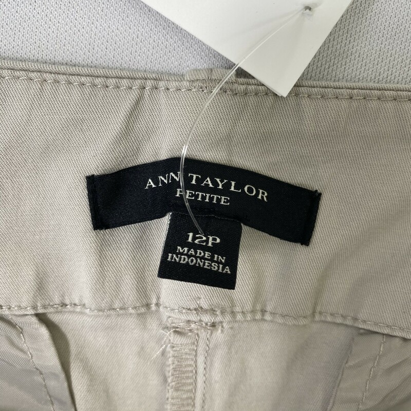 114-039 Ann Taylor, Beige, Size: 12 Beige shorts cotton/ spandex