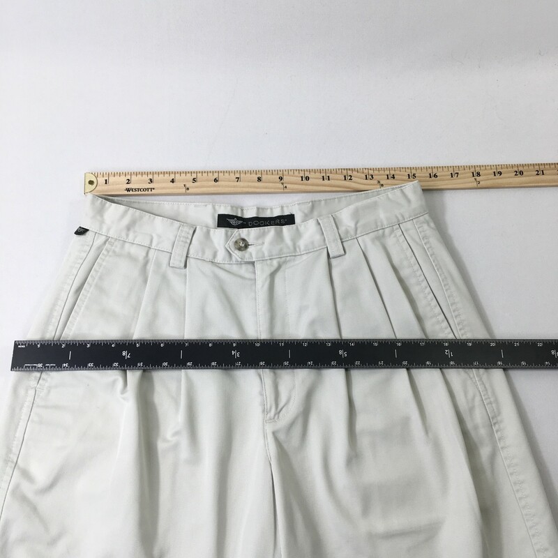 100-781 Dockers, Khaki, Size: 32 Mens cotton twill shorts 100% cotton  Good