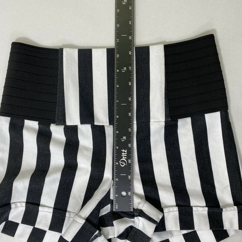 125-118 Lime, White An, Size: Medium black and white striped spandex shorts 89% polyester 7% rayon 4% spandex  good