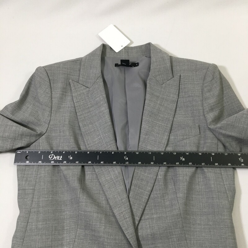 100-1003 Dkny, Grey, Size: 6<br />
grey blazer with one button 96% wool 4% elastane  good