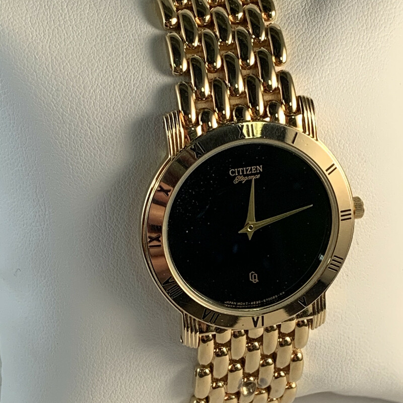 Gents Citizen Watch  * Like New<br />
Goldtone Band. Roman Numeral Bezel.<br />
Black Dial.<br />
$270