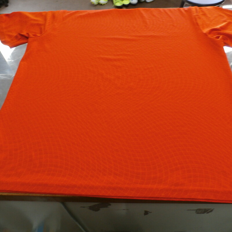Reebok Men's Short Sleeve Geometric Shirt Size Medium Orange Polyester #25262
Rating: (see below) 2 -  Great Condition
Team: N/A
Event: N/A
Brand: Reebok
Size: Men's - Medium(Measured Flat: Across Chest: 21\"; Length 27\")
Measured Flat: armpit to armpit; top of shoulder to bottom hem.
Color: Orange
Style: Short sleeve shirt; screen pressed logo; Geometric
Material: 100% Polyester
Condition: 2 - Great Condition - wrinkled; material looks and feels great; clean and crisp; lightly used; no stains rips or holes
Item #: 25262
Shipping: $3.78
